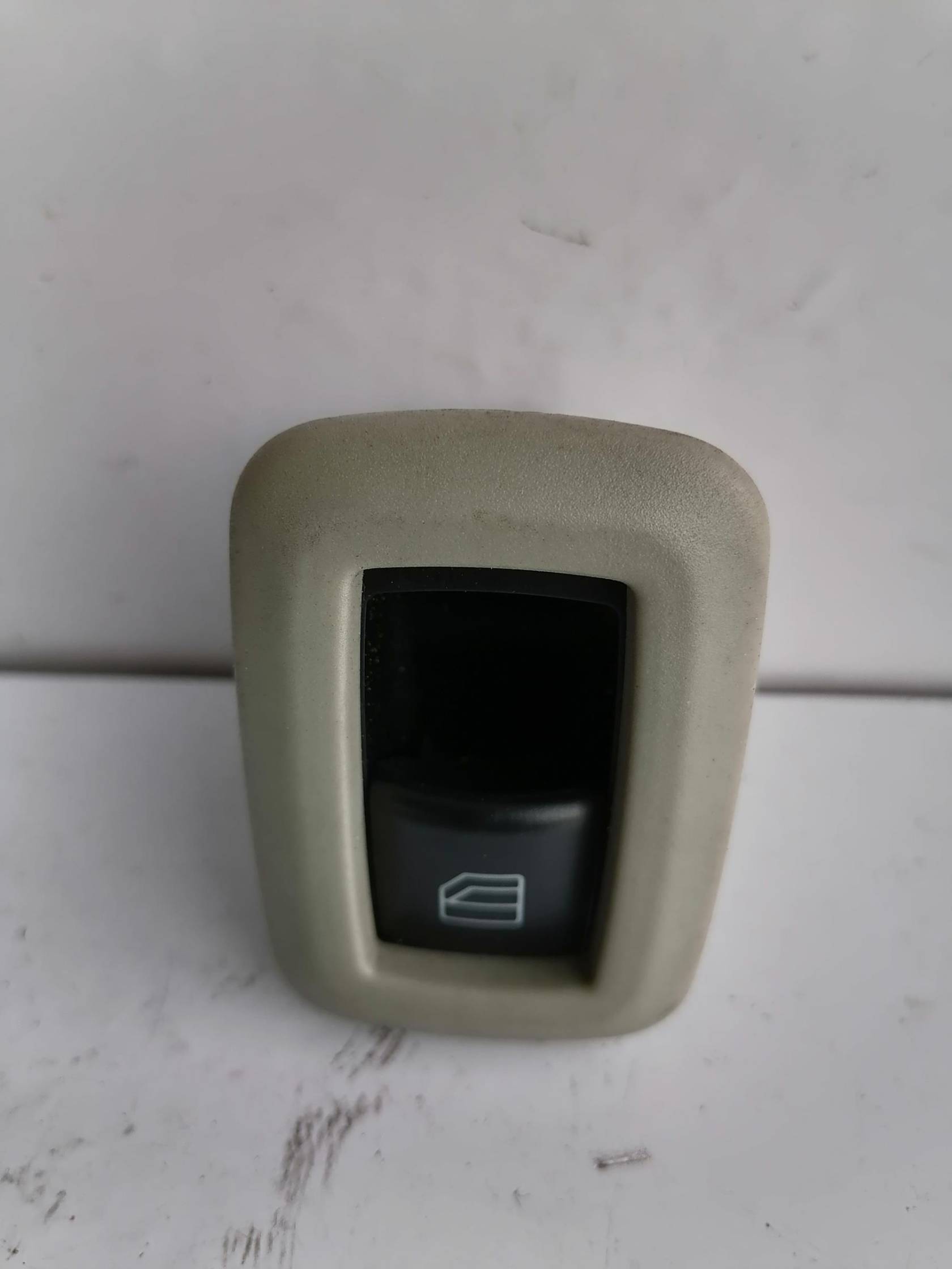 Interruttore alzacristalli porta post. dx.